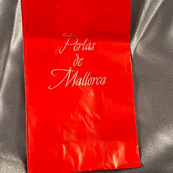 Authentic New Gorgeous Genuine String of Mallorca Pearl Necklace from Spain - Picture 9 of 11